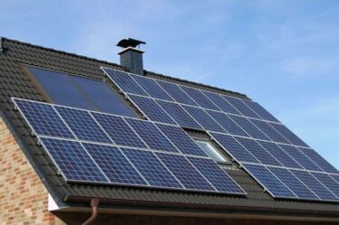 painéis solares fotovoltaicos nos telhados