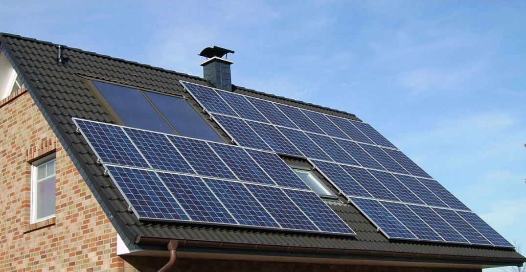 painéis solares fotovoltaicos nos telhados